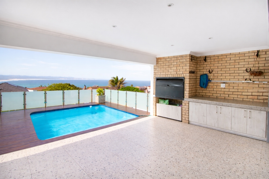4 Bedroom Property for Sale in Wavecrest Eastern Cape